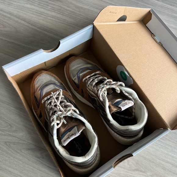 Sport shoes size 6 - Picture 2 of 7